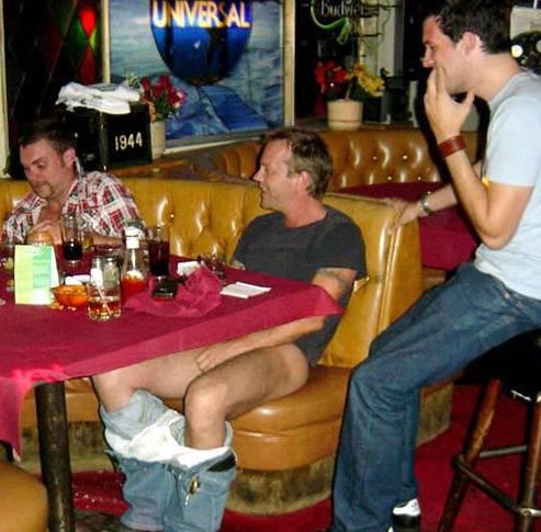 Keifer Sutherland drops his pants while having a beer